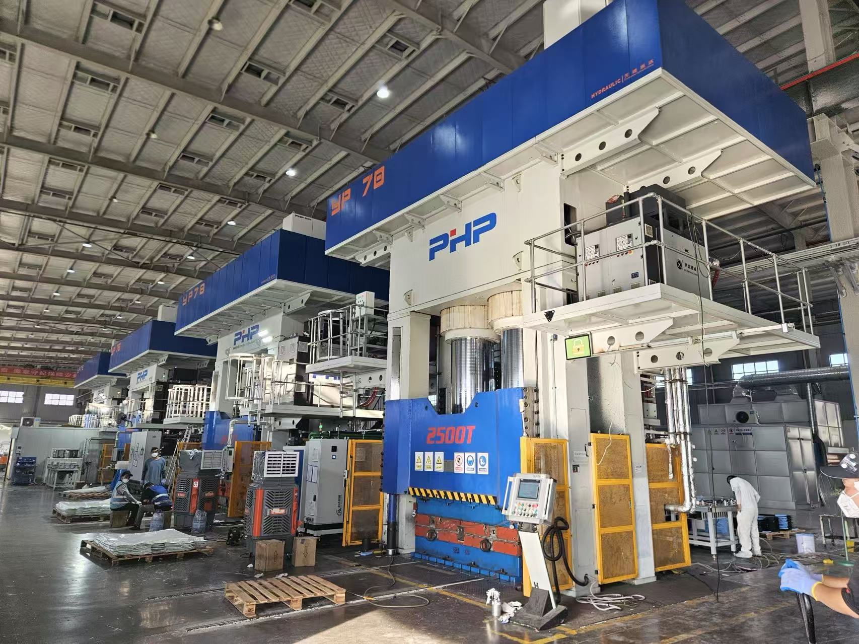 HP-RTM Servo Molding Press: het bevorderen van precisie, efficiëntie en automatisering in de moderne composietproductie
