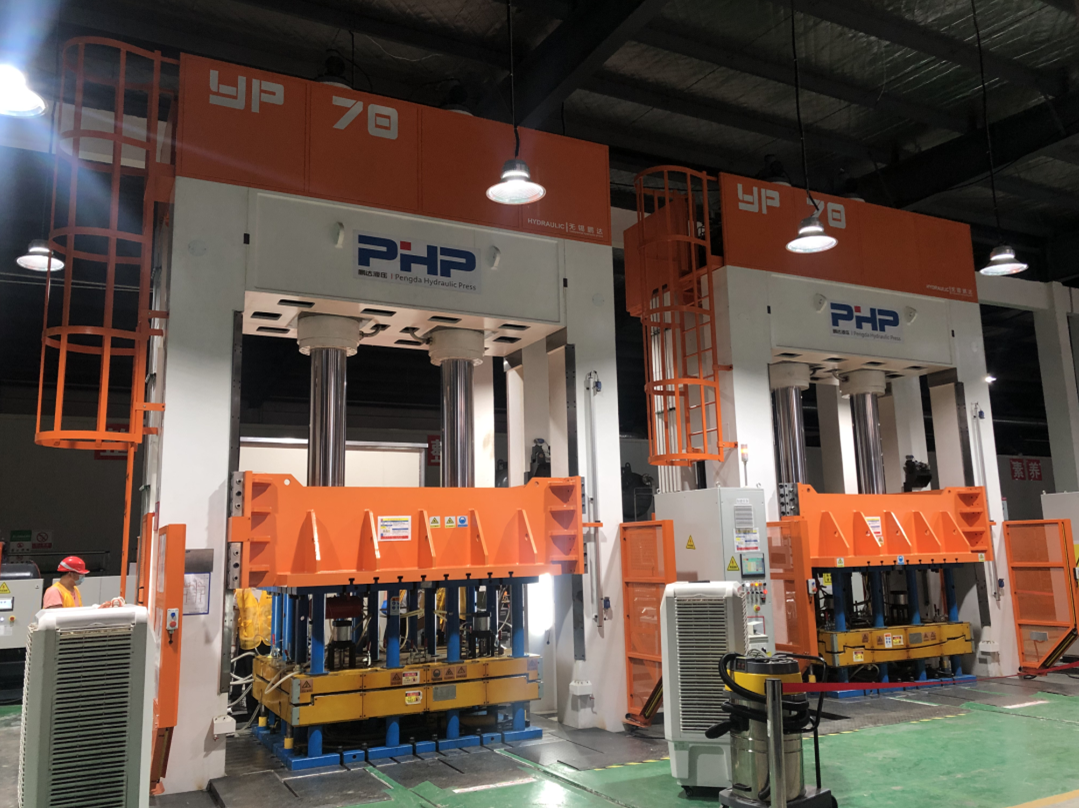 RTM Molding Press verhoogt de productie-efficiëntie